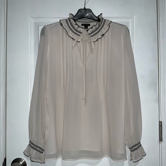 Mixed media ruffle neck pleated yoke top - Picture 5 of 9